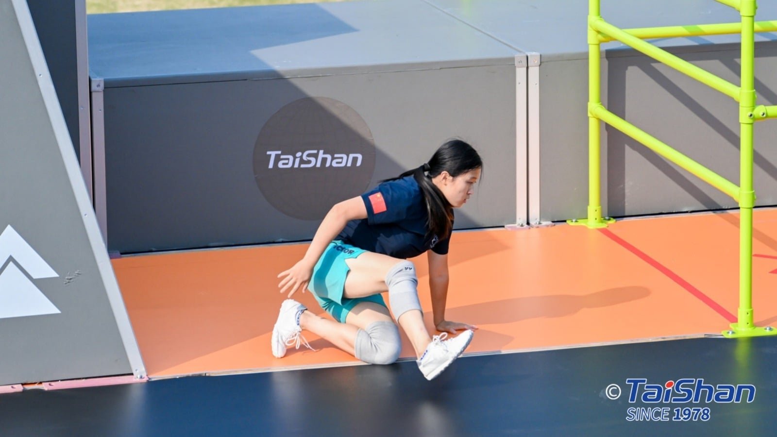 Athlète parkour en mouvement